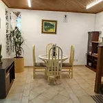 Uma Casinha Rosa No Pacaembu