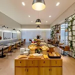 Flat Em Hotel De Luxo Com Limpeza Diaria - Gm511