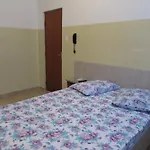 Hospedaria Meni Sob Nova Direcao Proximo Ao Bras E 25 De Marco