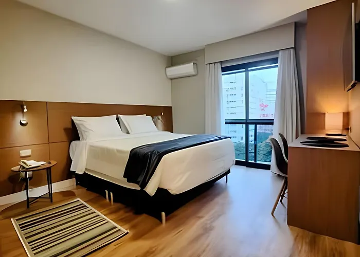 Multihouse - Interative Jardins Moderno Studio