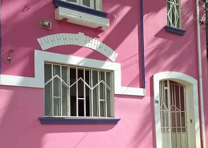 Uma Casinha Rosa No Pacaembu