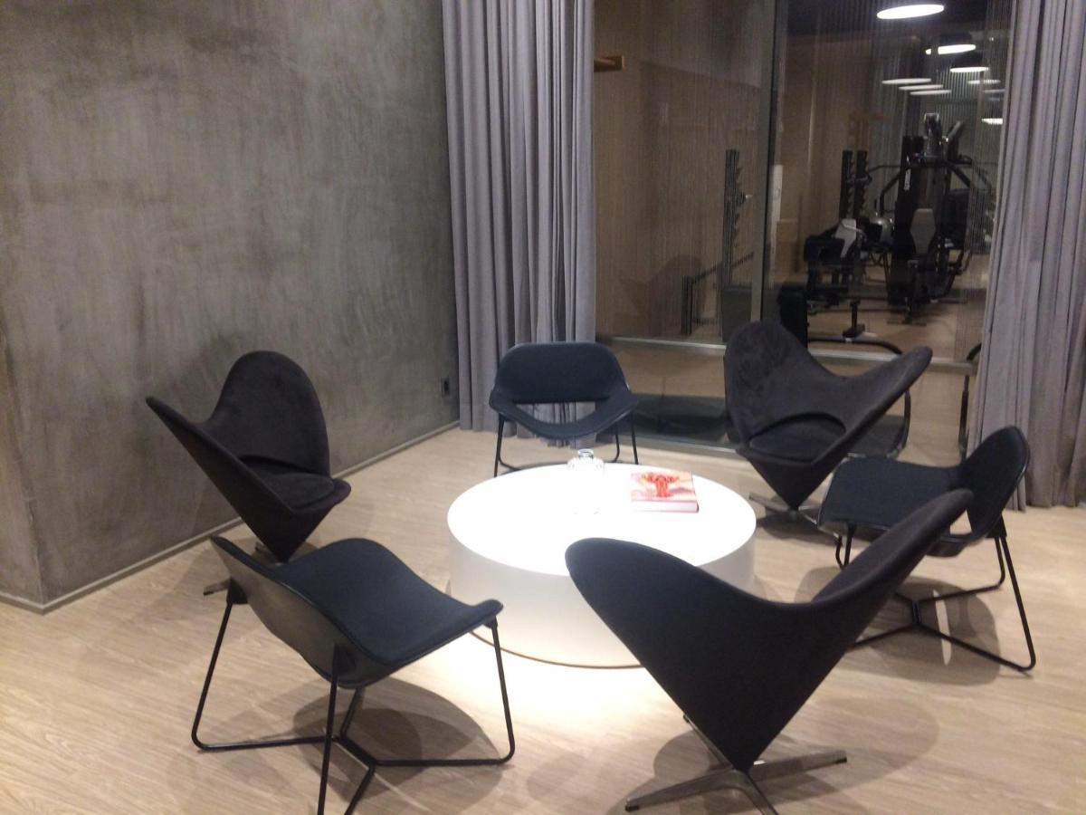 Magnifico 5 Estrelas A Lancar Con Vaga Y Netflix Apartment *