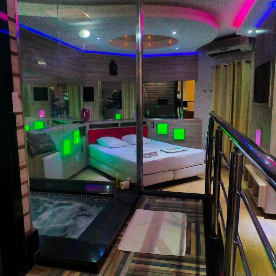 Love hotel Motel Over Night *