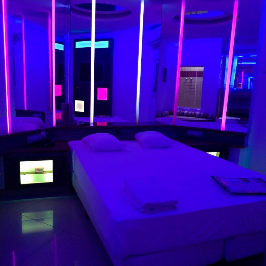 Love hotel Motel Over Night