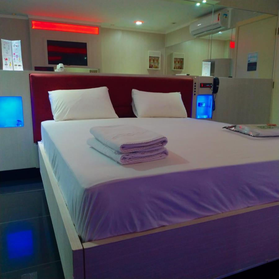 Love hotel Motel Over Night