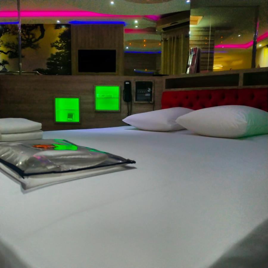 Love hotel Motel Over Night *
