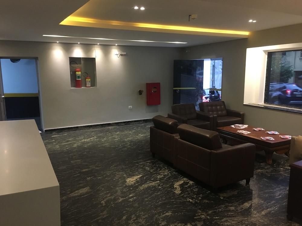 Khách sạn Cardim Plaza