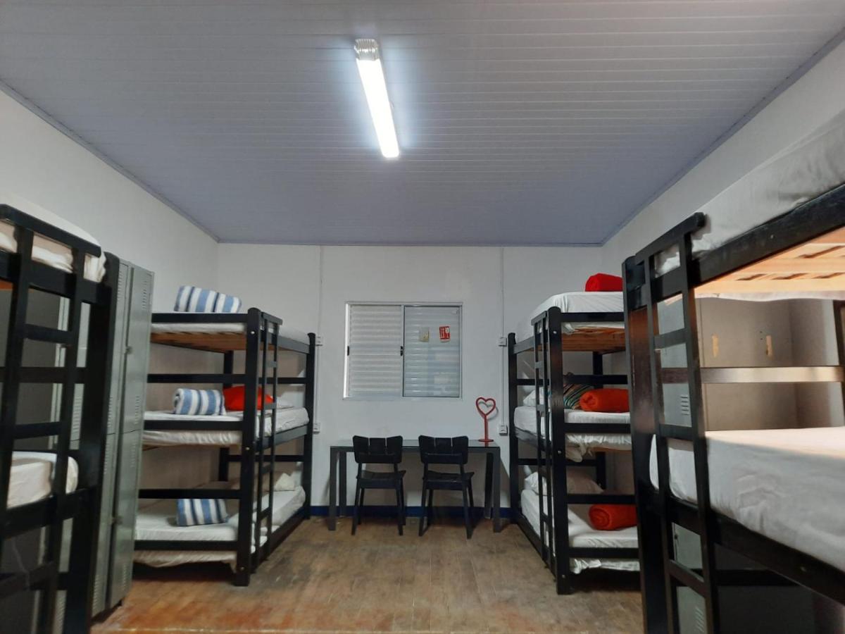 Vilarejo Pinheiros Hostel *