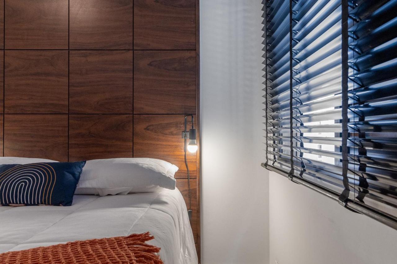 Akile Haddock Lobo Apartment