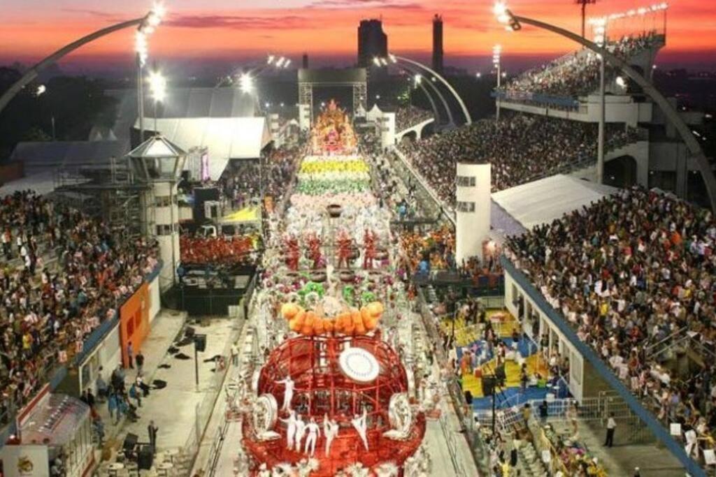 Decorado Com Sacada No Polo Cultural E Eventos Da De Apartemen