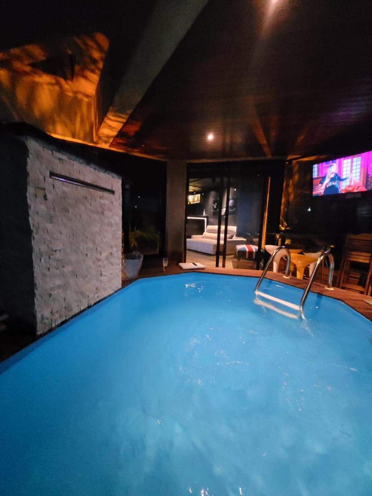 Morumbi, Pub, Com Hidromassagem, Piscina Aquecida Privativa, Lareira, Que Voce Precisa Descansar, Trabalhar Ou Realizar Aquela Comemoracao! Com Total Conforto E Privacidade! O Nota 10 De Sp! Căn hộ São Paulo