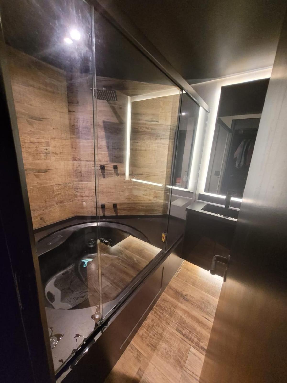 Morumbi, Pub, Com Hidromassagem, Piscina Aquecida Privativa, Lareira, Que Voce Precisa Descansar, Trabalhar Ou Realizar Aquela Comemoracao! Com Total Conforto E Privacidade! O Nota 10 De Sp! Căn hộ *