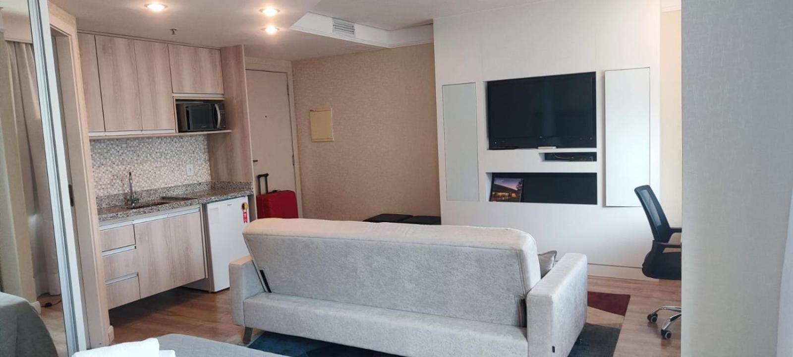 Flat Entre Os Shoppings Vila Olimpia E Jk 4*