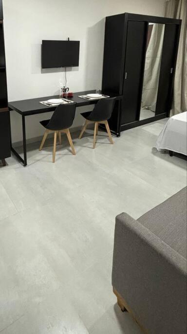 Studio Santana 6 *