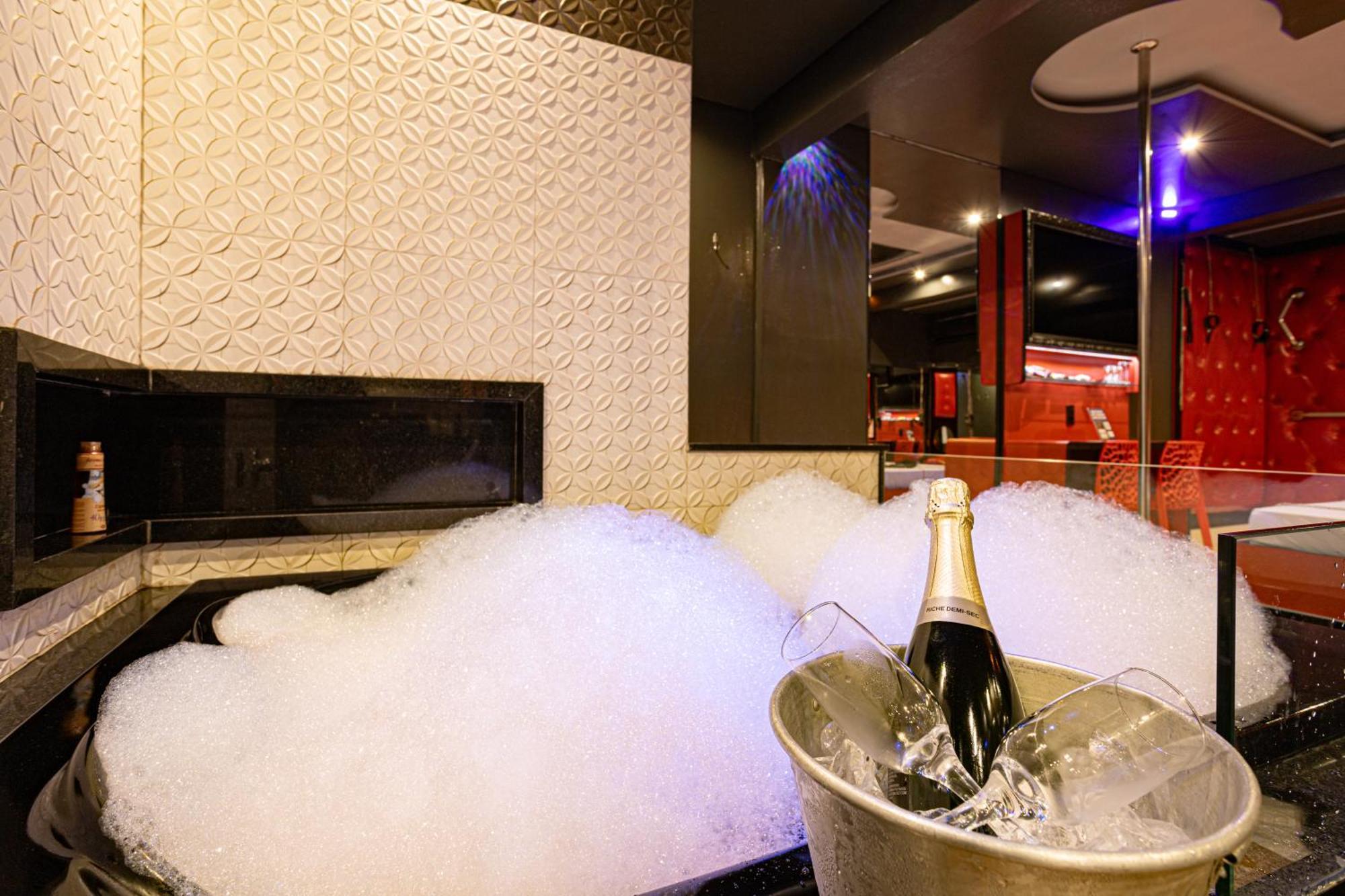 Love hotel Euphoria
