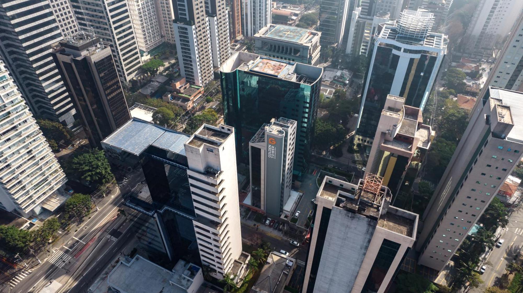 Golden Tower Express Nacoes Unidas By Fenix