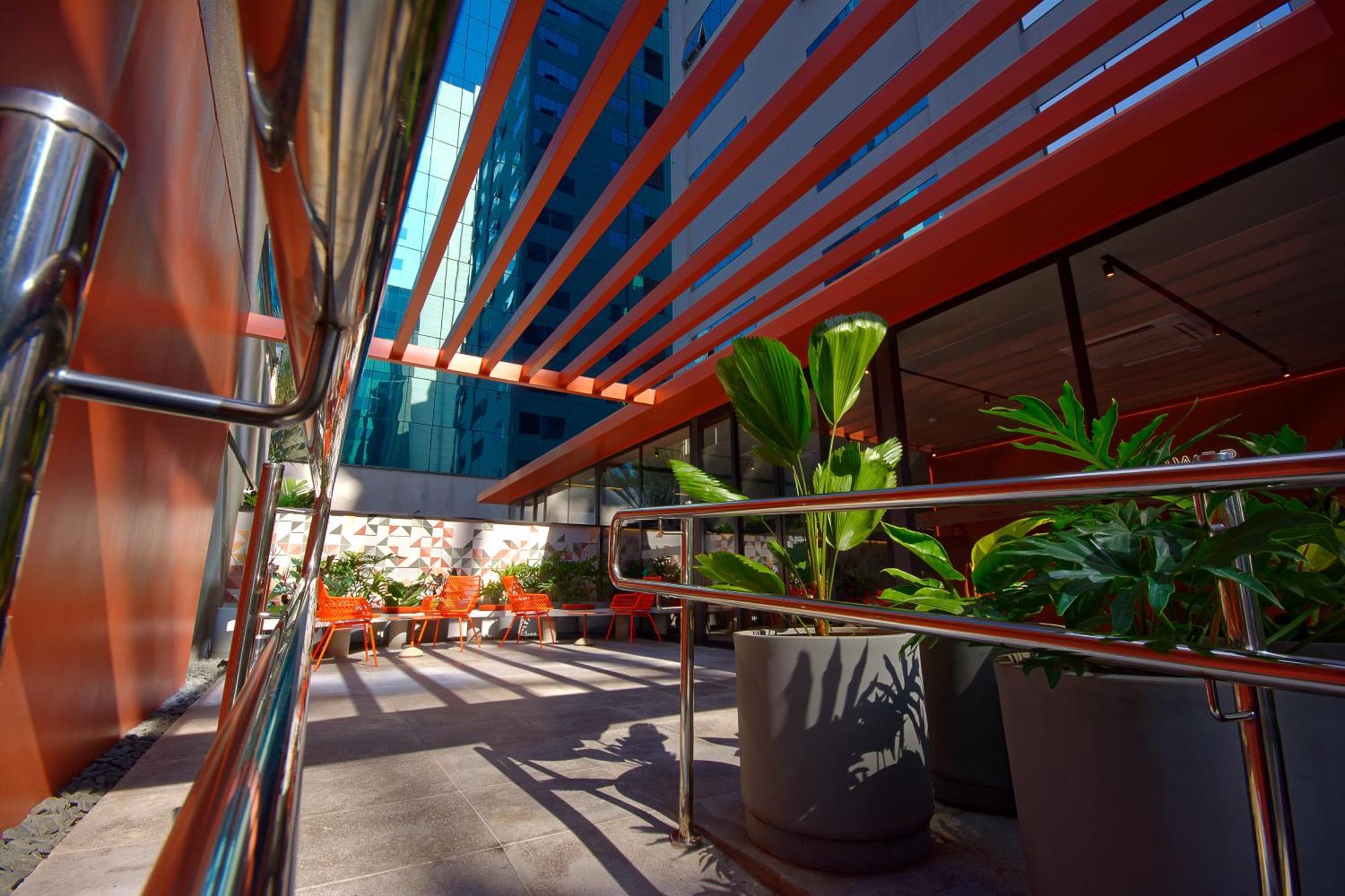 Golden Tower Express Nacoes Unidas By Fenix