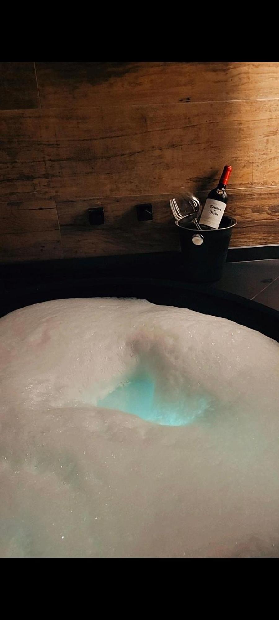 Căn hộ Morumbi, Pub, Com Hidromassagem, Piscina Aquecida Privativa, Lareira, Que Voce Precisa Descansar, Trabalhar Ou Realizar Aquela Comemoracao! Com Total Conforto E Privacidade! O Nota 10 De Sp!