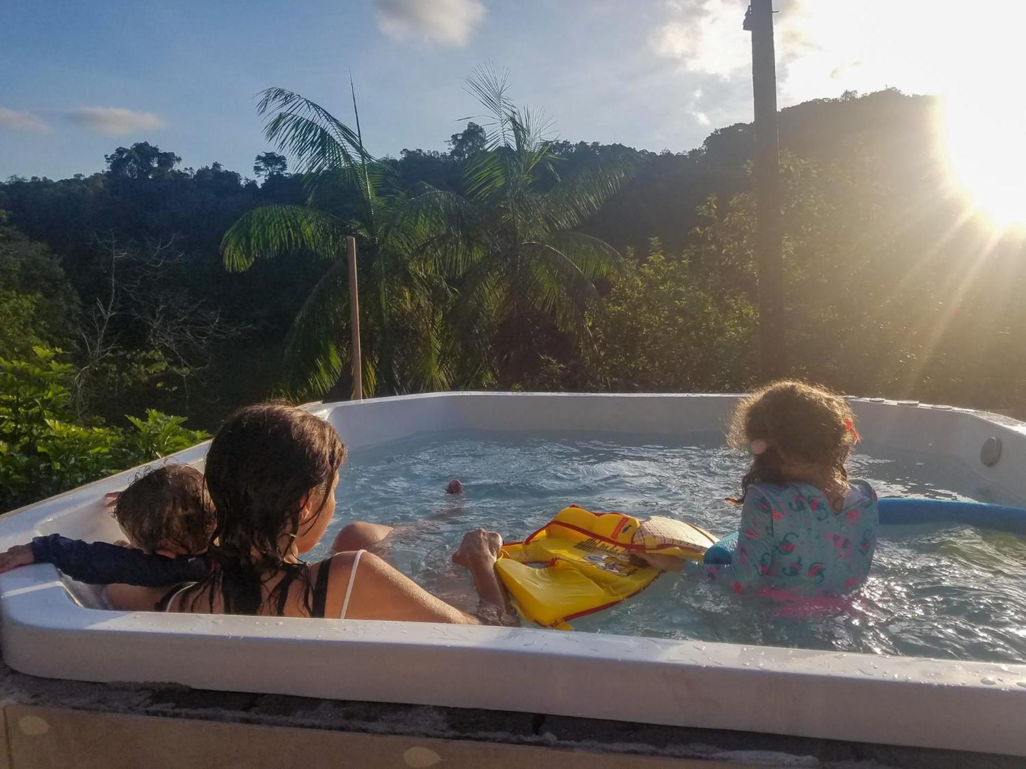Chacara Pe N'agua, 80 Km De Sp, Piscina E Aquecido Nhà nghỉ
