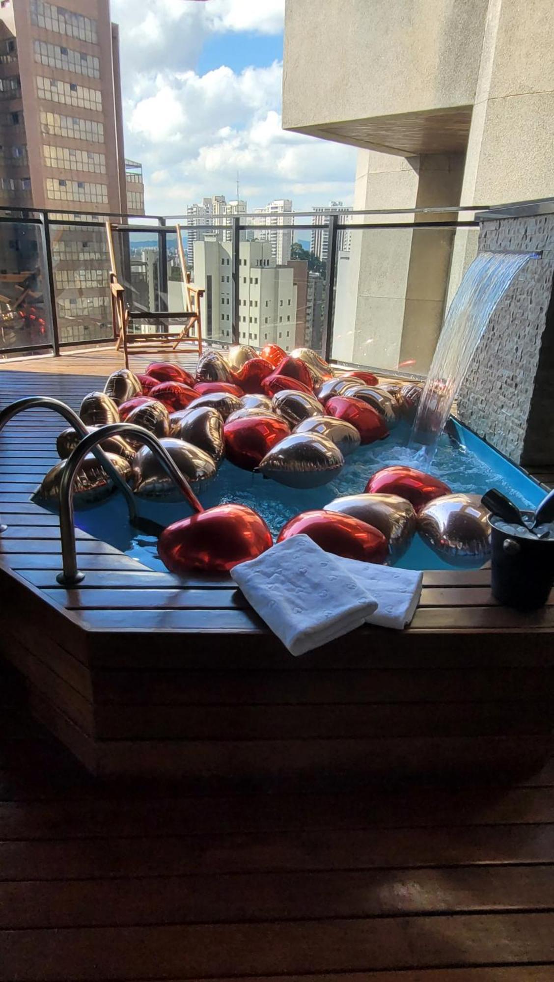 Căn hộ Morumbi, Pub, Com Hidromassagem, Piscina Aquecida Privativa, Lareira, Que Voce Precisa Descansar, Trabalhar Ou Realizar Aquela Comemoracao! Com Total Conforto E Privacidade! O Nota 10 De Sp!