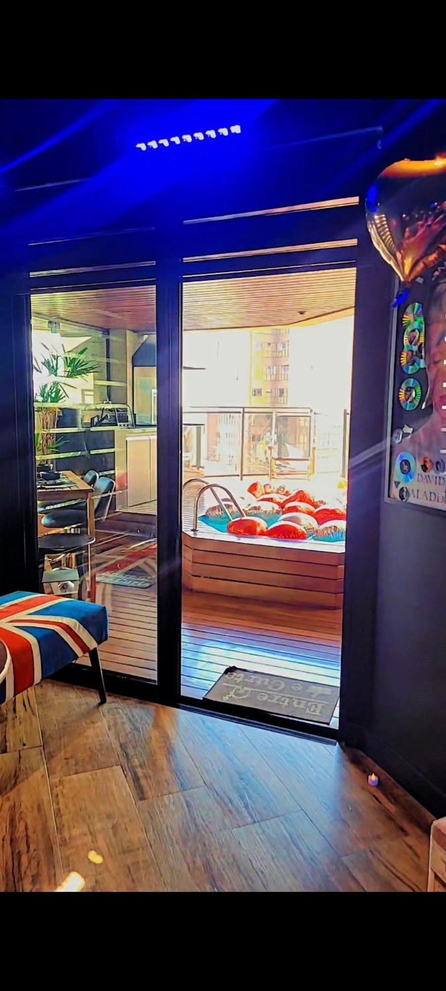 Morumbi, Pub, Com Hidromassagem, Piscina Aquecida Privativa, Lareira, Que Voce Precisa Descansar, Trabalhar Ou Realizar Aquela Comemoracao! Com Total Conforto E Privacidade! O Nota 10 De Sp! Căn hộ São Paulo