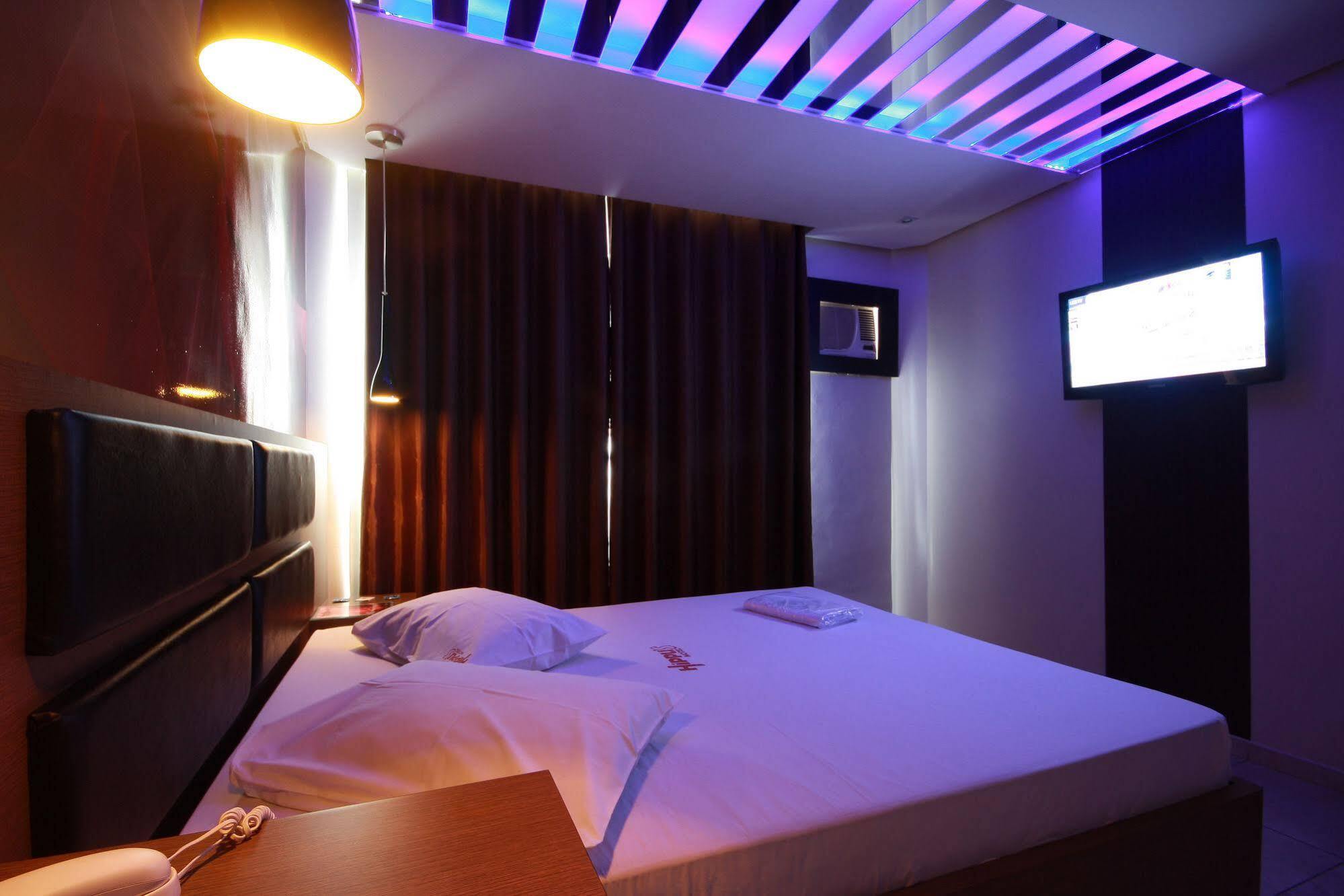 Hippus (adults Only) 3*