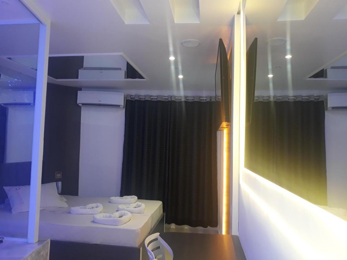 Las Brisas Love hotel *