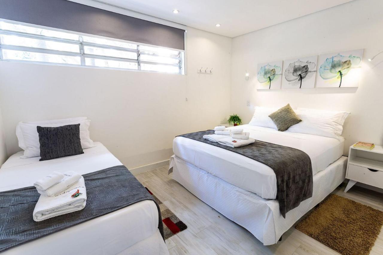 Com Quintal Em Alto De Pinheiros Apartment