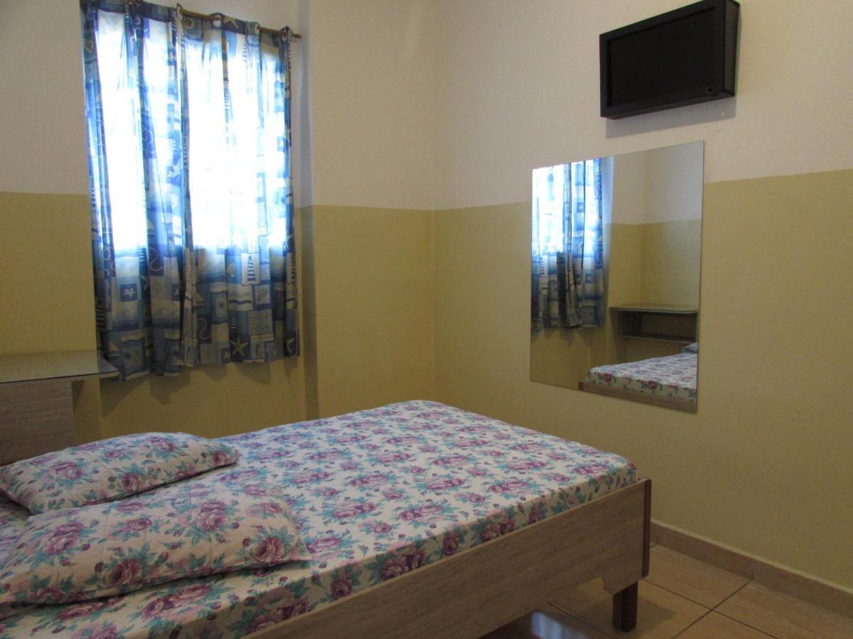 Hostel Hospedaria Meni Sob Nova Direcao Proximo Ao Bras E 25 De Marco Sao Paulo