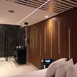 Crush Motel