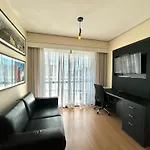 The Palace Tv Giratoria Limpeza Diaria Uh1303