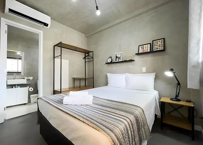 Studio Amplo Com A/C E Piscina No Terraco