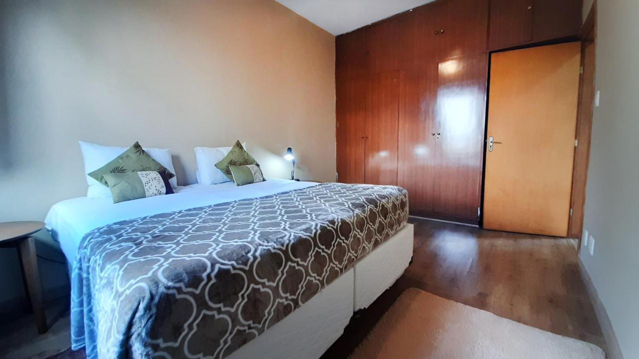 Apto Grande Com Rede De Descanso Na Sala | Wifi 100 Mb *