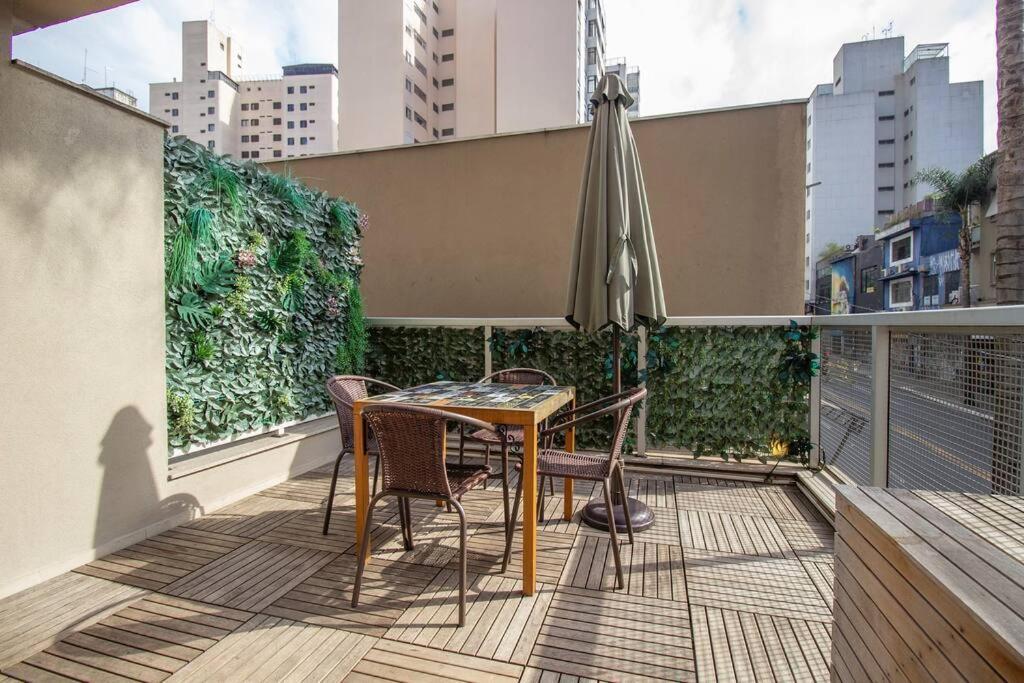 Bhomy Paulista Com Varanda Na Rua Augusta Au101