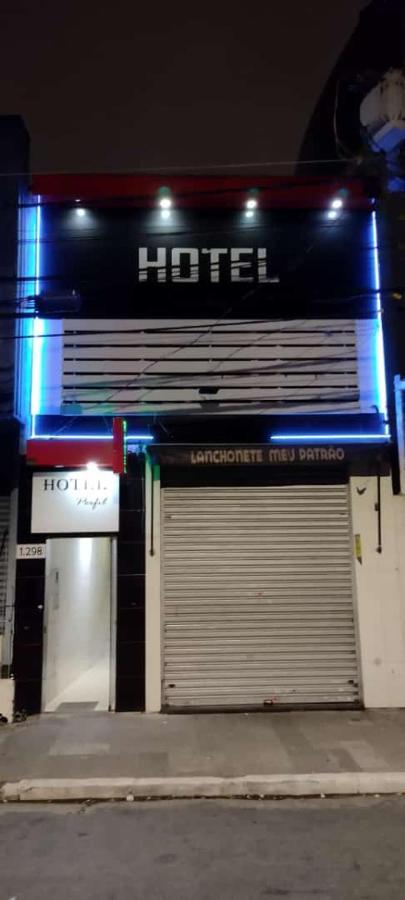 Love hotel Perfil