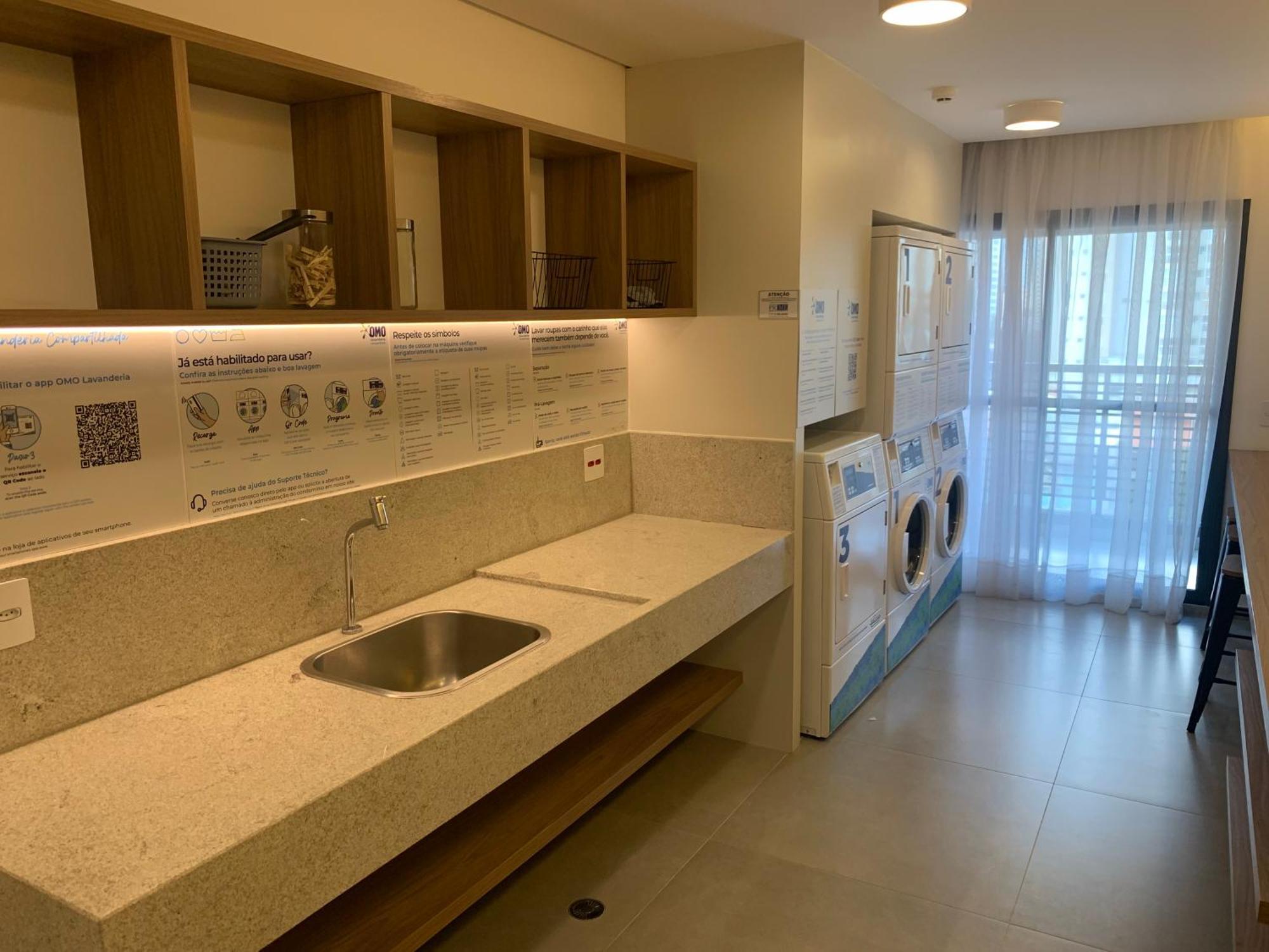 Apartment Studio704 Metro Brooklin
