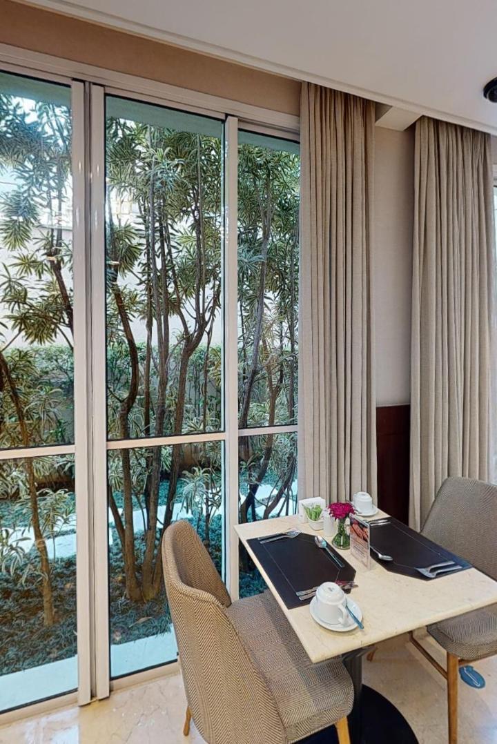 Khách sạn hẻo lánh Luxxor *