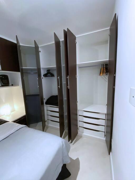 Apartment Completo Business Comfort Office,ar Condicionado Quente E Frio, Estacao De Trabalho, 7 Min Do Consulado Americano, Wifi 500mb Sao Paulo