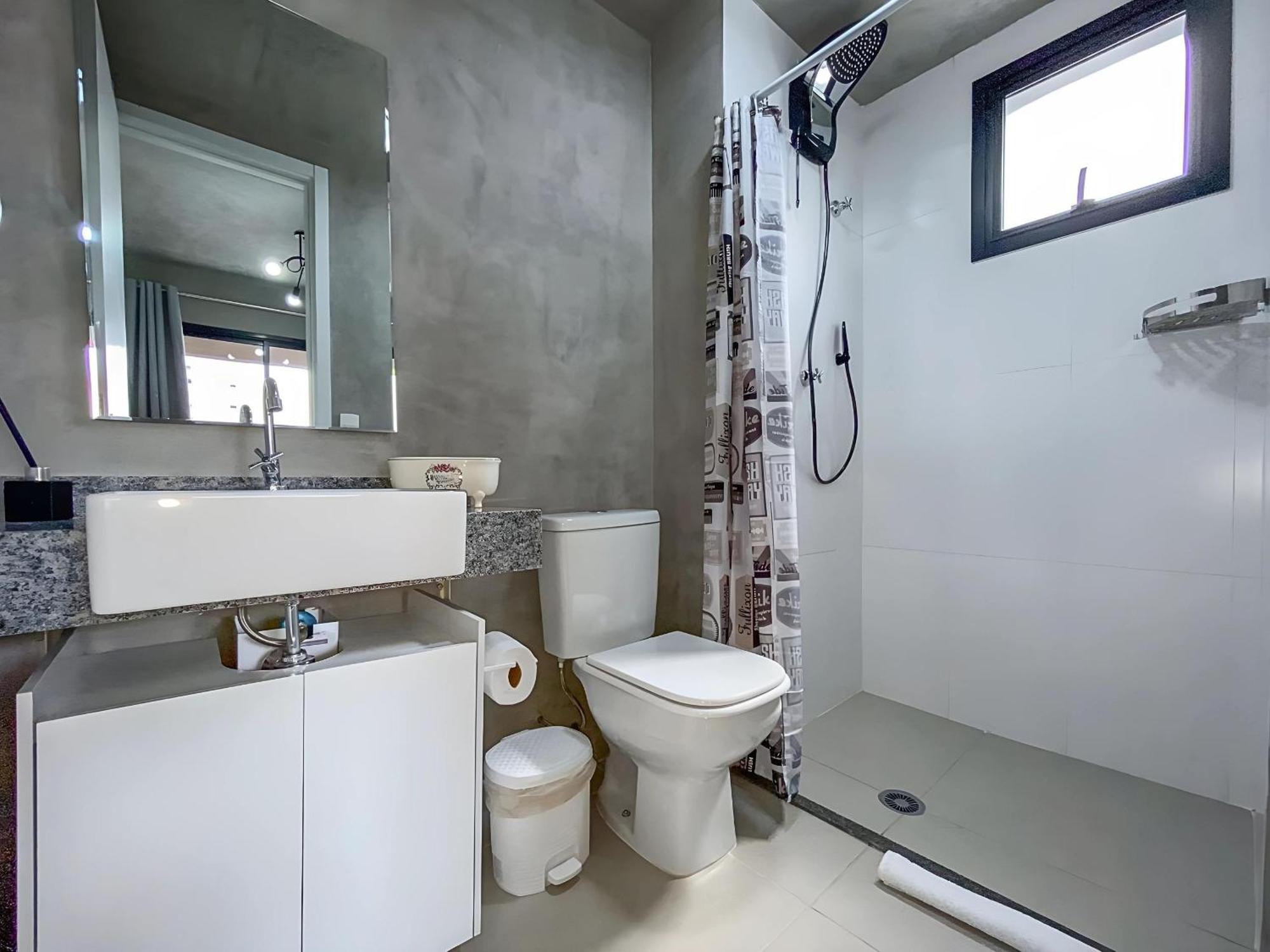 Apartment Amplo Com A/c E Piscina No Terraco *