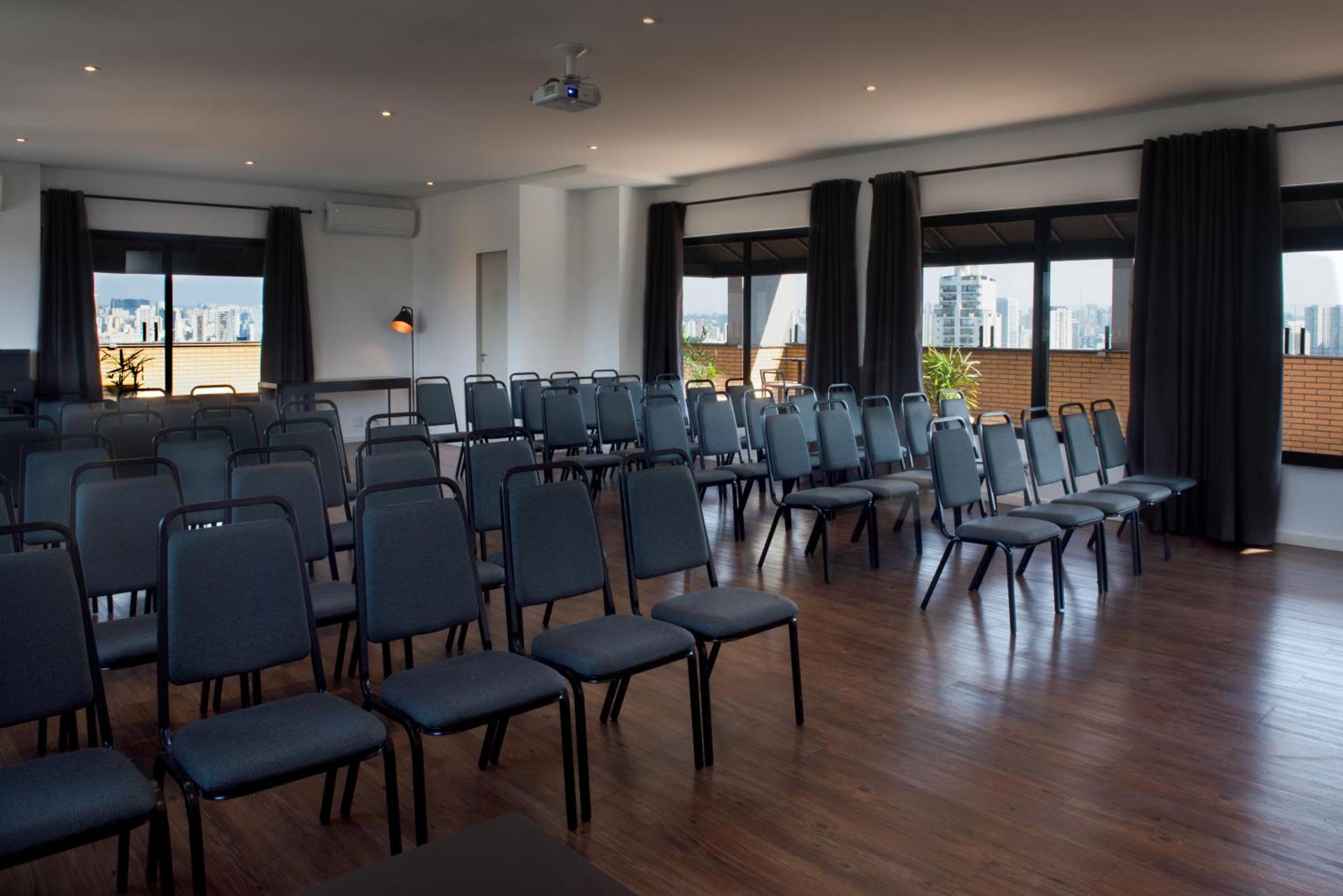 Hotel Intercity Anhembi 4*