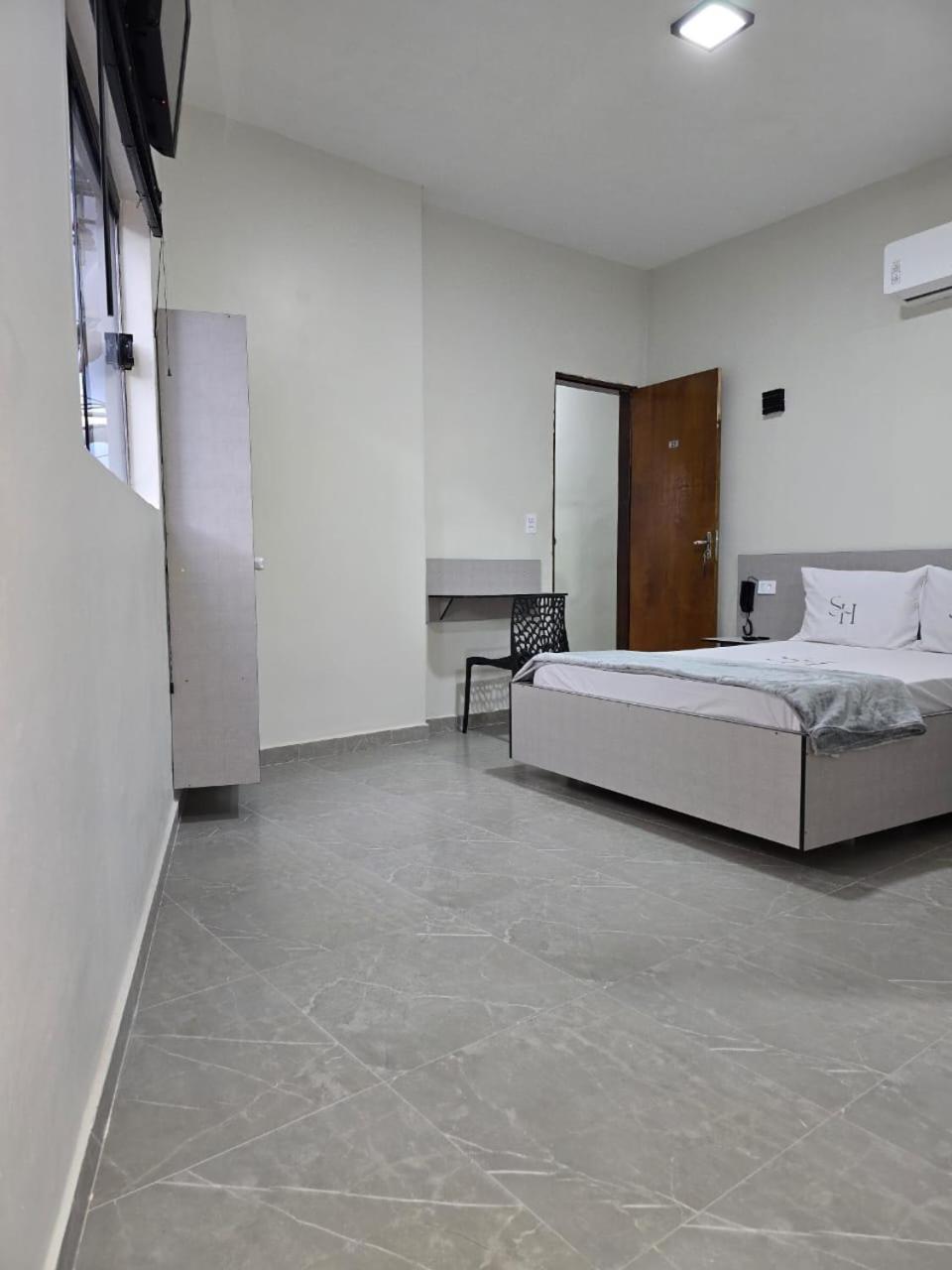 Hotel Singular *