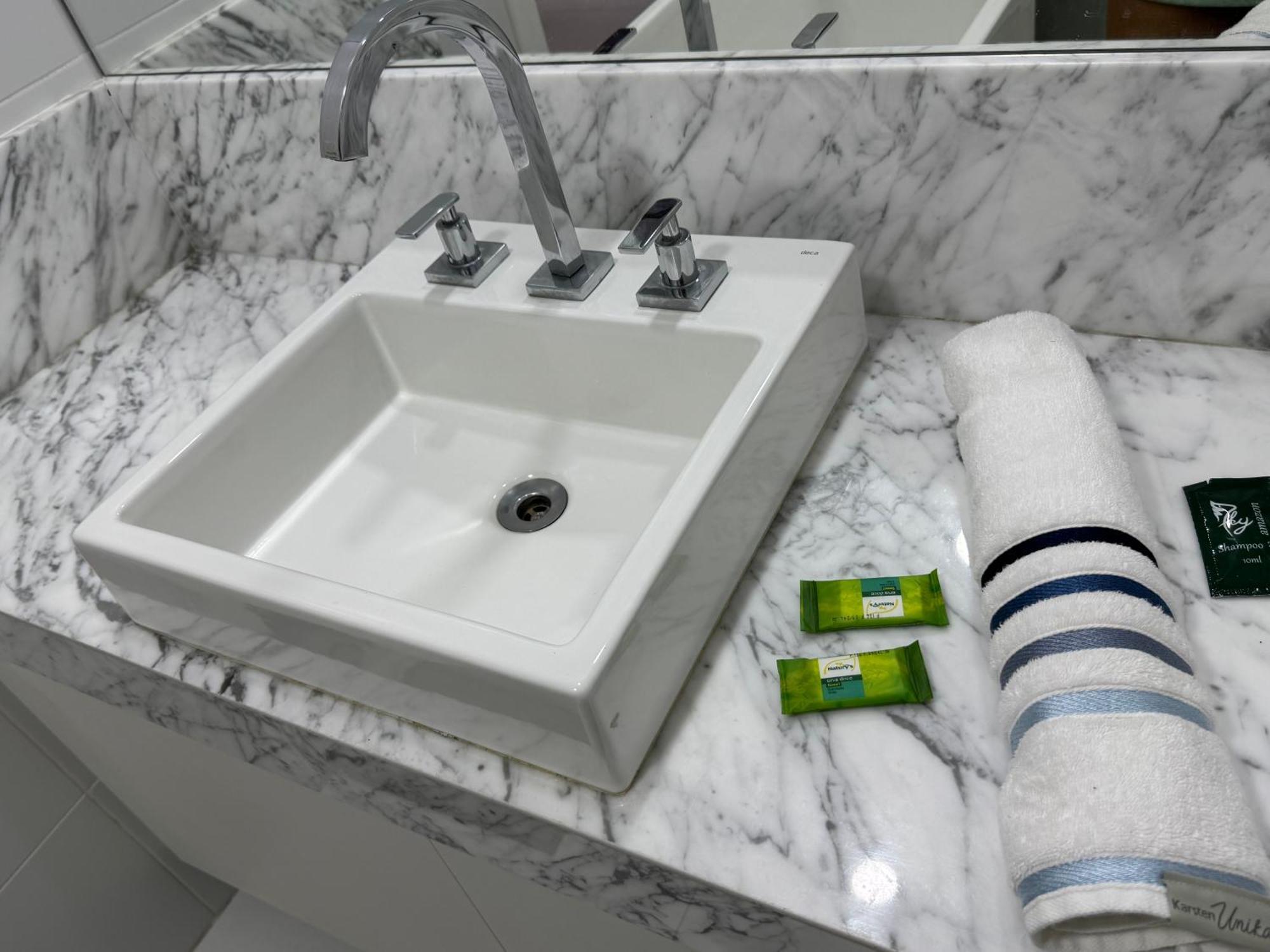 513 - Cozy & Complete, Walk To Hospitals, Ibirapuera & Av Paulista! *