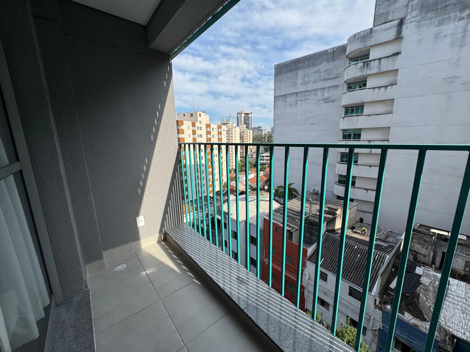 Em Apartment *