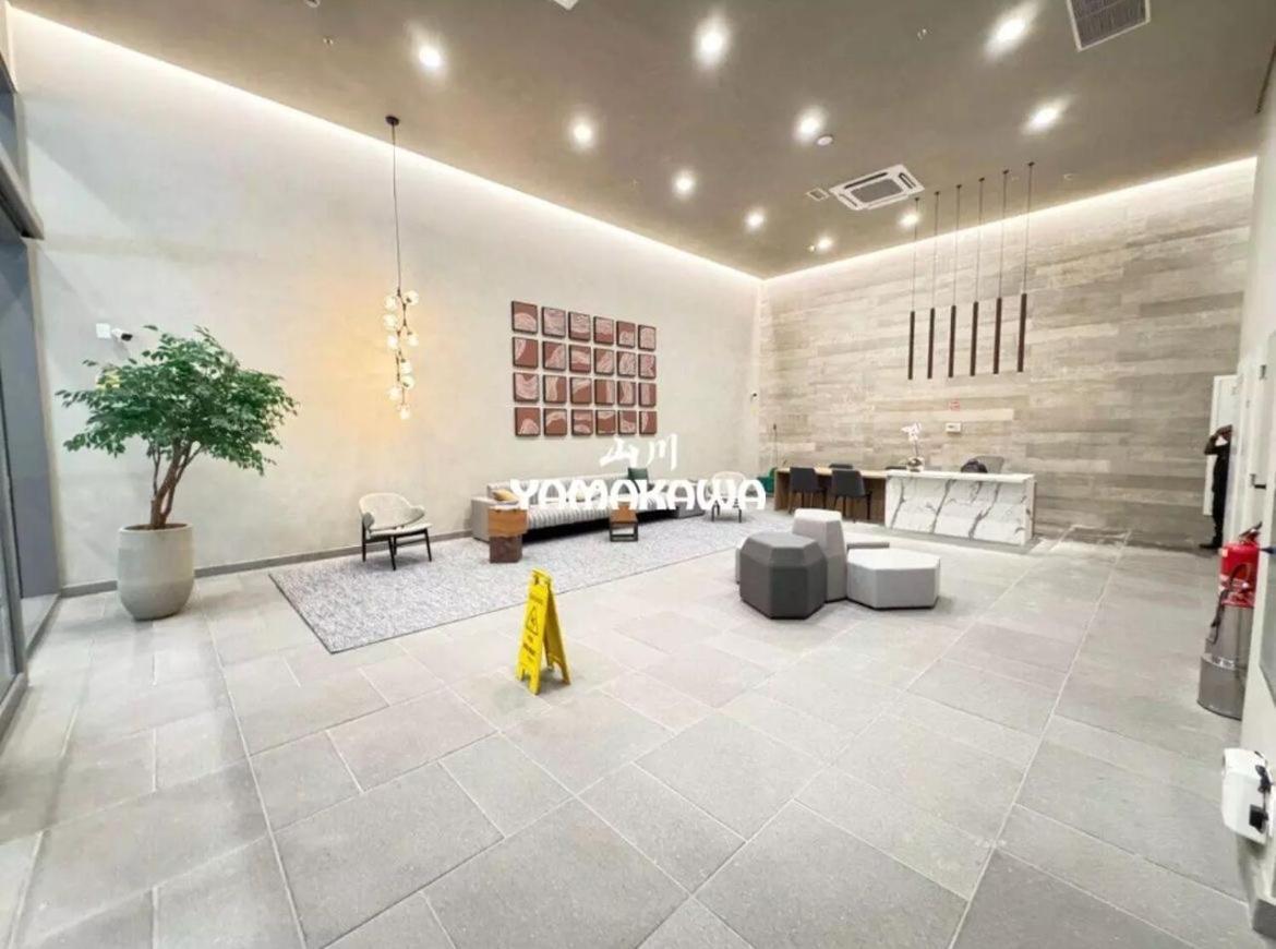 Apartment Em