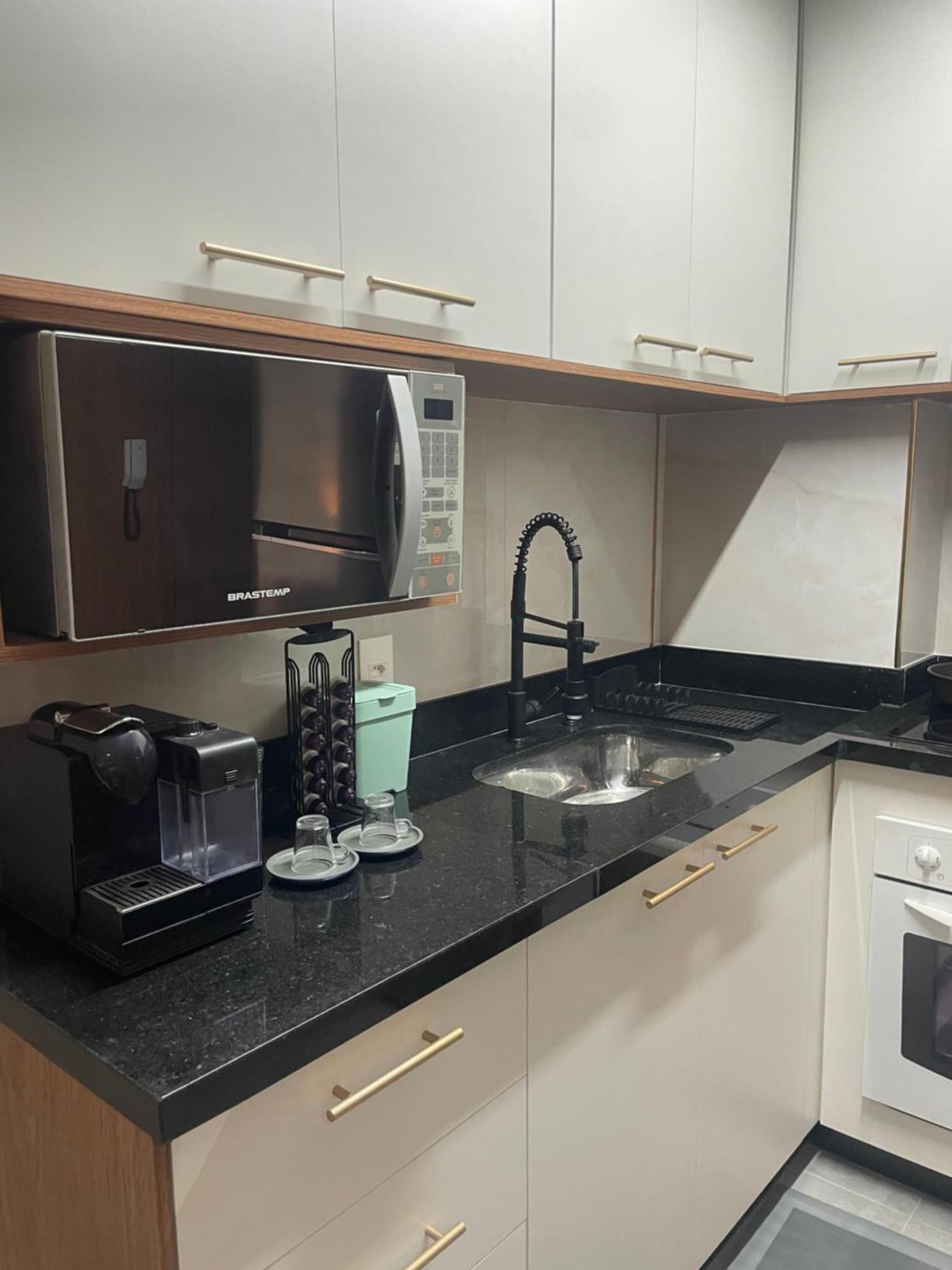 Em Apartment *