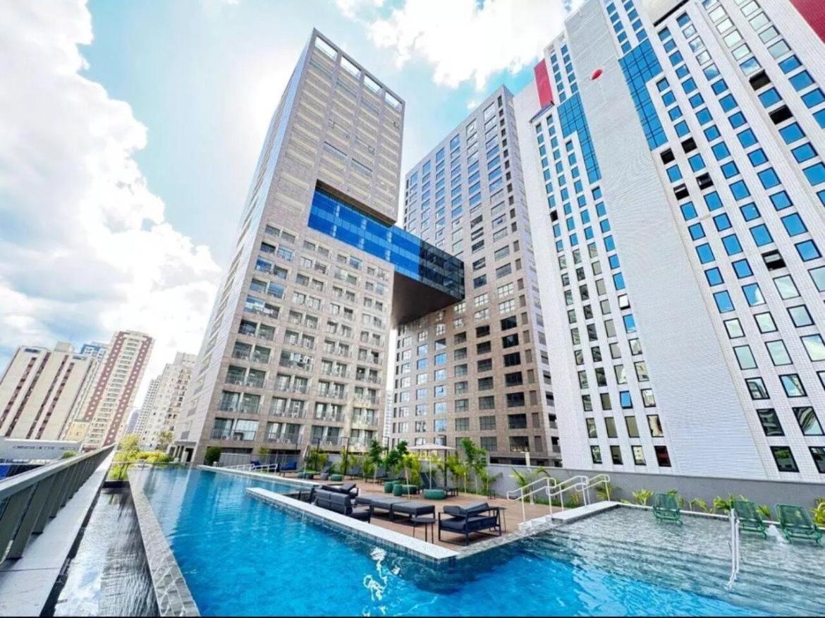 Apartment Em *