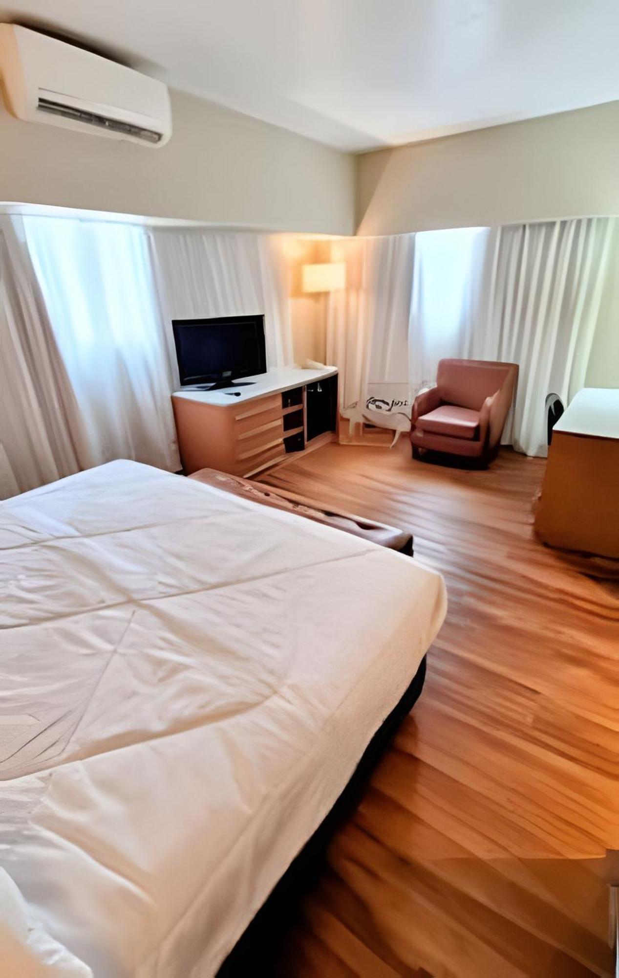 Multihouse - Wyn Berrini - D&d Shopping Ii *