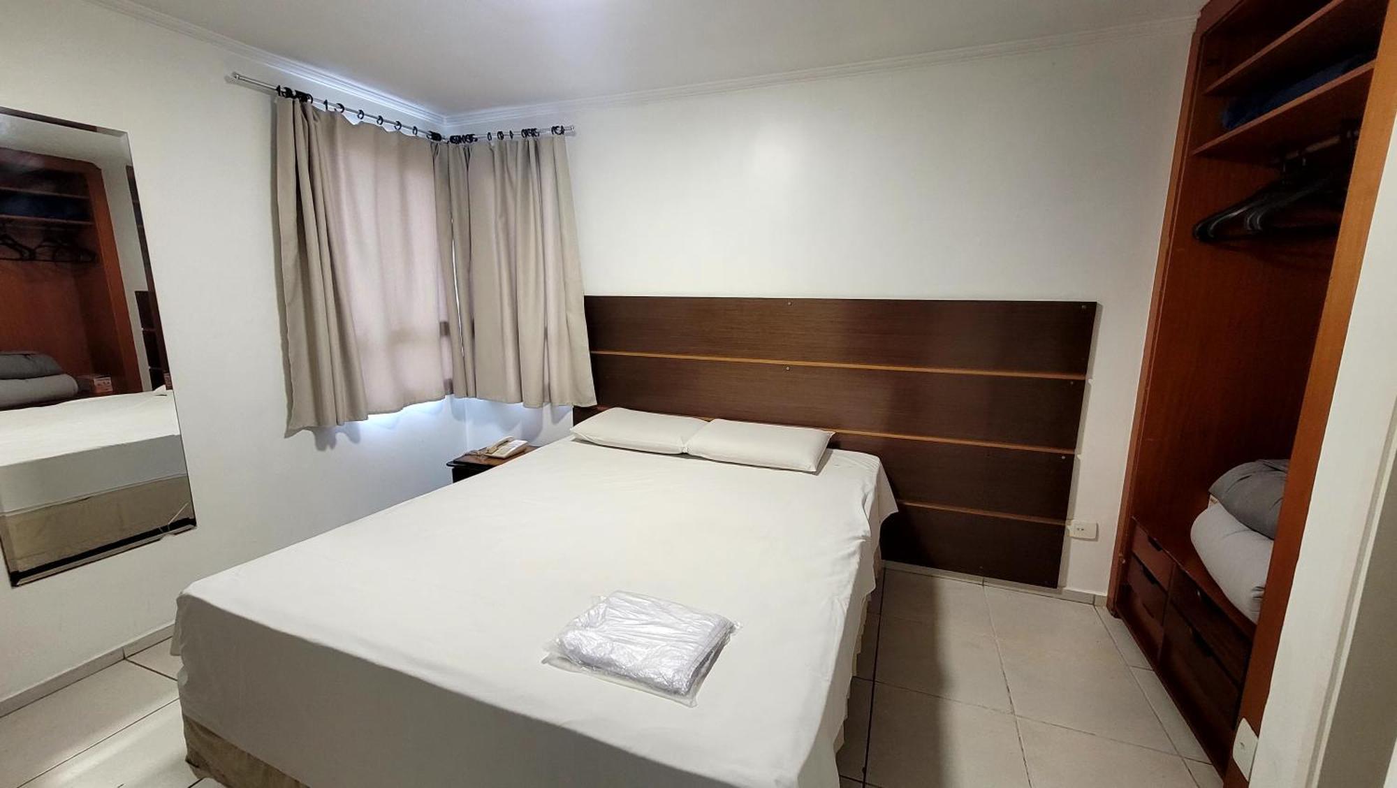 Flat Liberdade Ao Lado Do Metro E Hospitais *