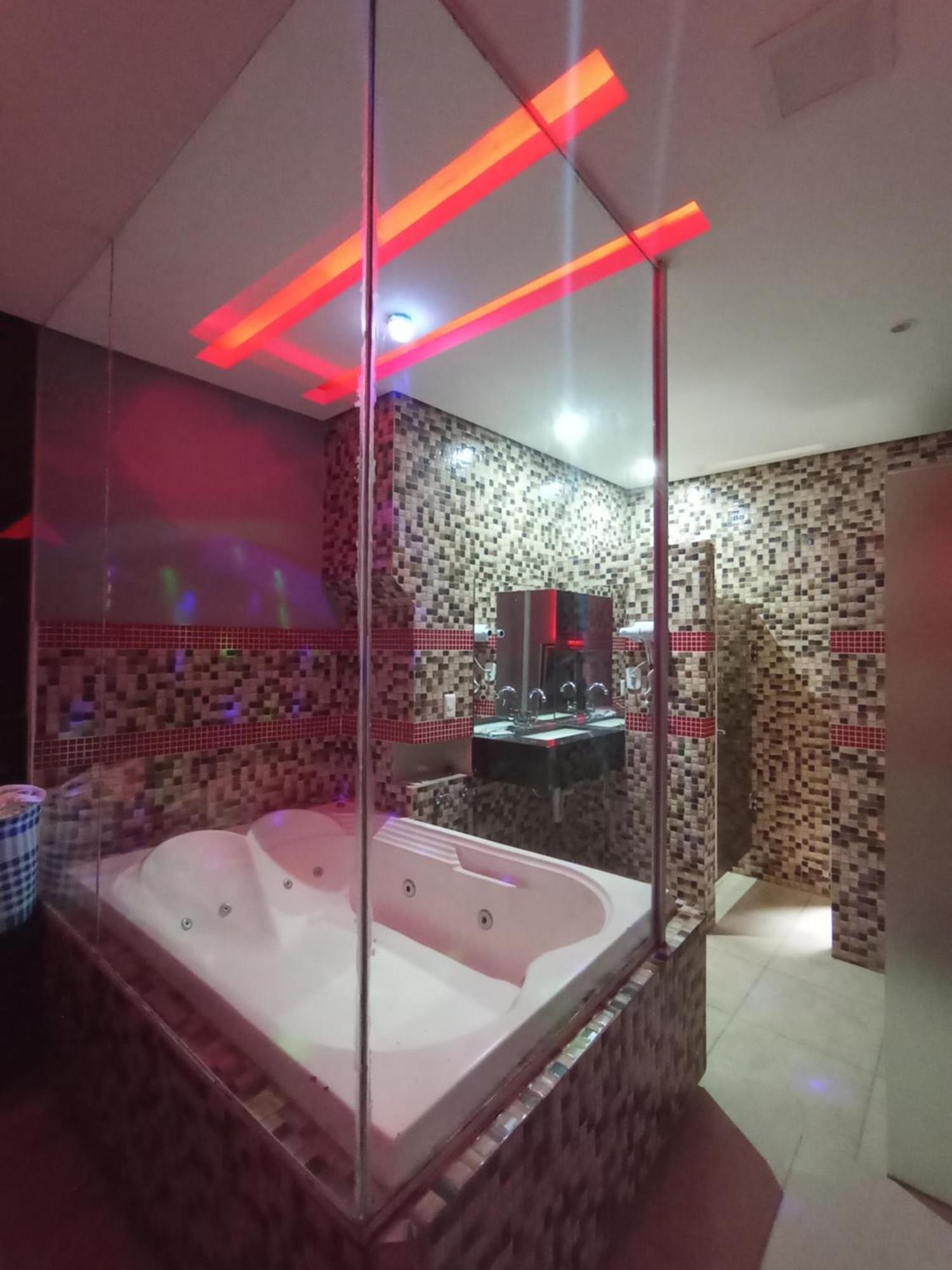 Love hotel Free Way (adults Only) *